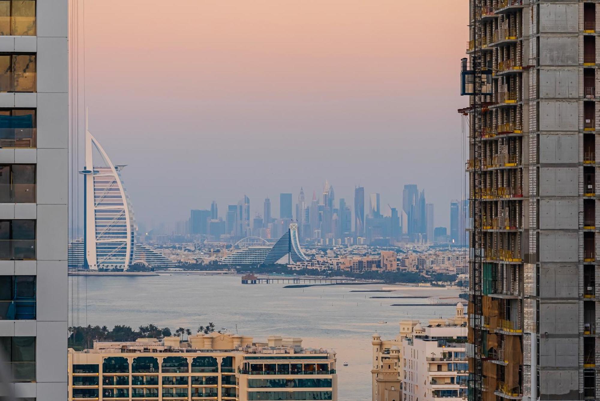 1br Isle T1 Marina View * Dubai